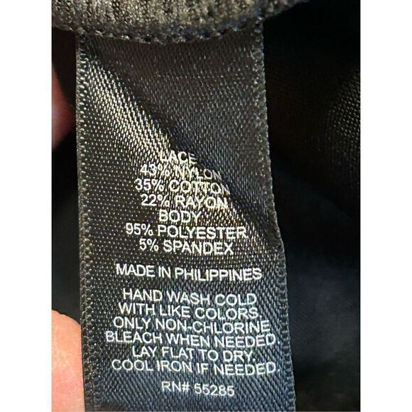 Express Size 6P Women’s Romper Off Shoulder Black Lace Shorts nwt (4969) - Picture 7 of 7